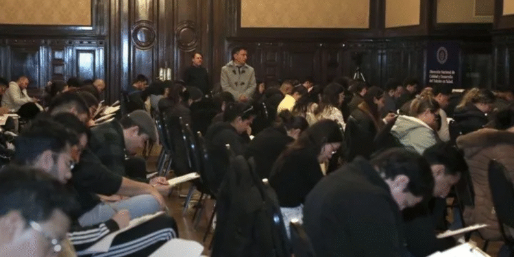 Ningún médico revalida nota en nuevo examen tras sospechas de fraude