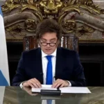 Milei defiende vetos y plantea plan para lograr déficit cero en el país