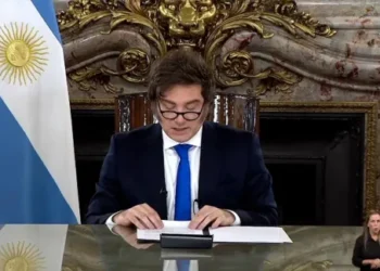 Milei defiende vetos y plantea plan para lograr déficit cero en el país