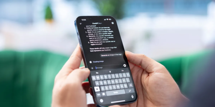 La cortesía en interacciones con inteligencia artificial tiene impacto ambiental