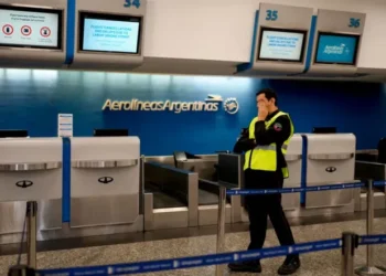 Atepsa logra acuerdo salarial y desactiva paro que afectaba aeropuertos