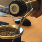 La polémica del mate en el trabajo revive tras viralización en Uruguay