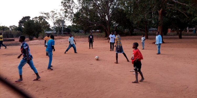 El padre Guillermo Gómez lanza proyecto social y deportivo en Mozambique