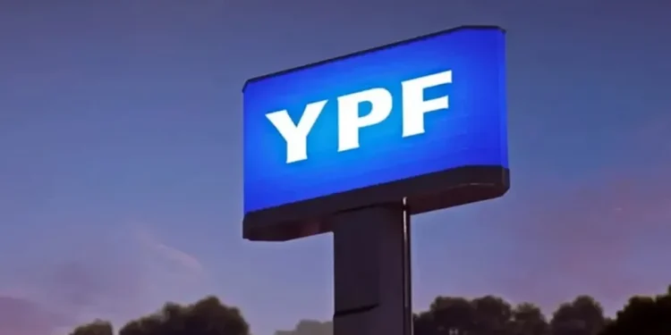 YPF lanza descuentos nocturnos del 6% para combustibles y sus app se duplica