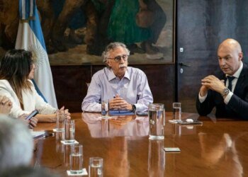 Gobierno de Milei enfréntase a crisis por fentanilo y demanda de renuncias