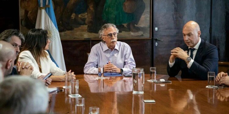 Gobierno de Milei enfréntase a crisis por fentanilo y demanda de renuncias