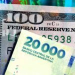 El dólar sigue su trayectoria bajista y expertos aconsejan invertir en bonos