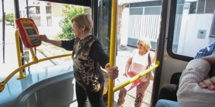 Visa lanza reintegro del 100% en transporte público del AMBA hasta $10.000