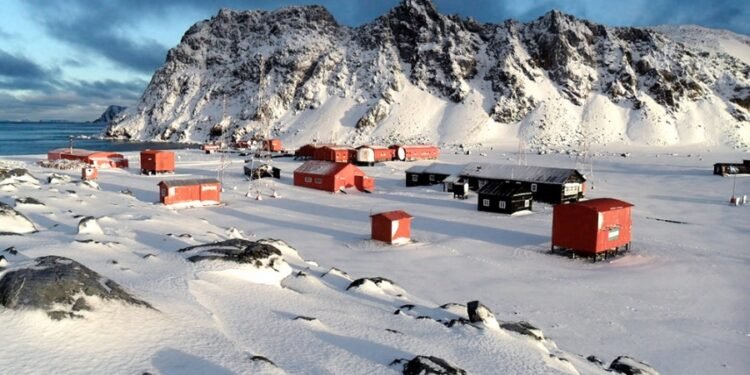Crean un nuevo programa para fortalecer la actividad antártica en el país