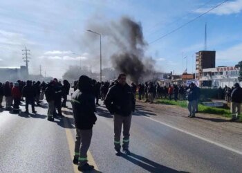 Cortes en la Ruta Nacional 33 por salarios adeudados en Vassalli