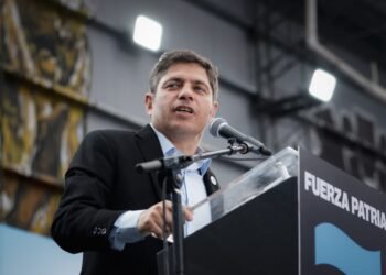 Kicillof tilda a Milei de "estafador" y defiende su modelo en Pilar