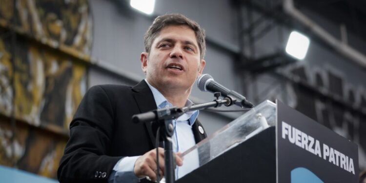 Kicillof tilda a Milei de "estafador" y defiende su modelo en Pilar