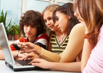 Las niñas dedican el doble que los varones a tareas domésticas en Argentina