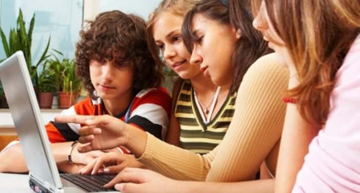 Las niñas dedican el doble que los varones a tareas domésticas en Argentina