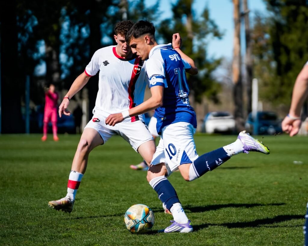 Gimnasia brilló en juveniles y Benjamín Carbajo destacó ante Newell’s