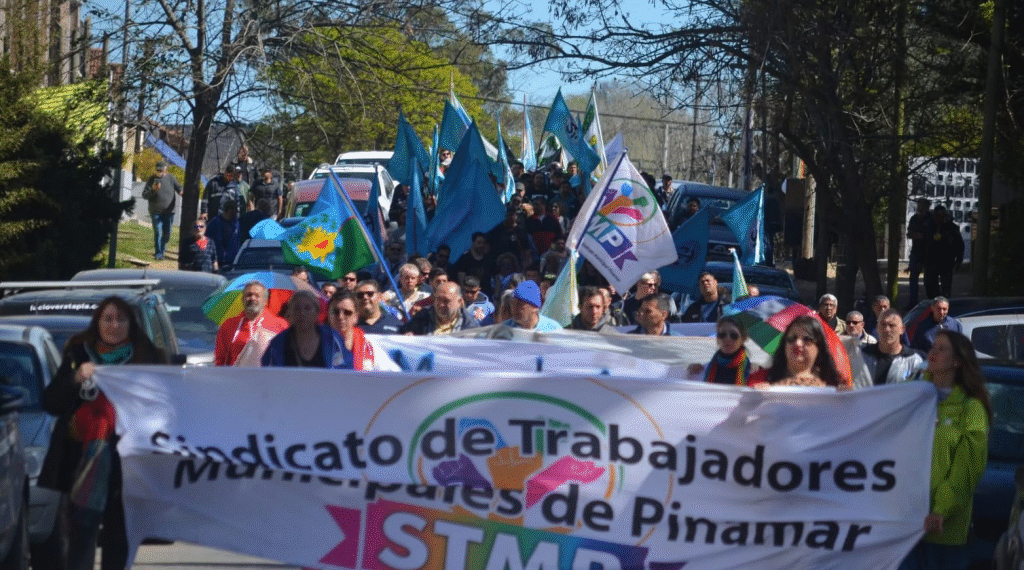 Municipios bonaerenses enfrentan crisis salarial por recortes y deudas