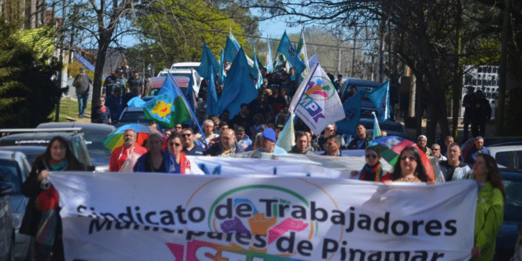 Municipios bonaerenses enfrentan crisis salarial por recortes y deudas