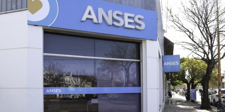 ANSES alerta sobre estafas: cómo protegerte de fraudes en trámites