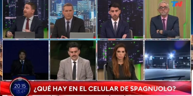 Milei ignora escándalo de coimas y habla de tasas de interés en Rosario