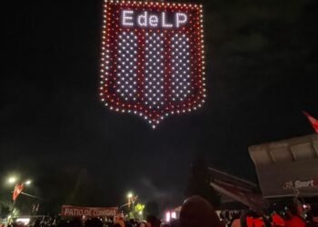 Estudiantes celebra su 120° aniversario con un innovador show de drones