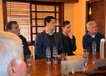 Senador Abad se reúne con productores de papa y critica la presión fiscal