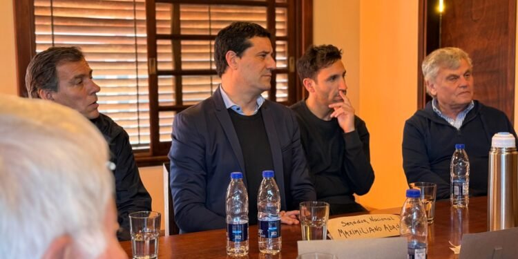 Senador Abad se reúne con productores de papa y critica la presión fiscal