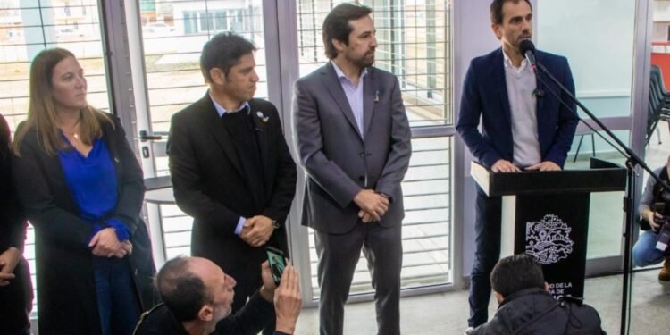 Tensión política en Junín: Kicillof y Petrecca protagonizan desplante