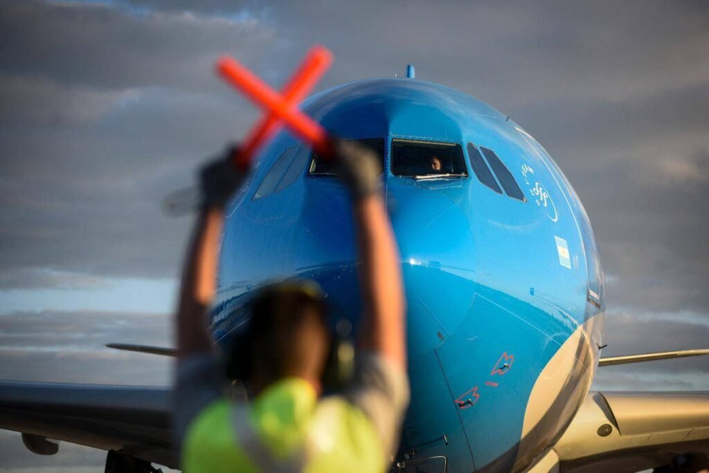 Paro de aeronáuticos genera caos en Aeroparque y afecta vuelos en todo el país