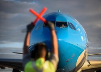 Paro de aeronáuticos genera caos en Aeroparque y afecta vuelos en todo el país