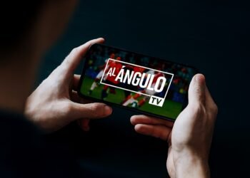 Lola del Carril se defiende tras memes sobre el cierre de Al Ángulo TV