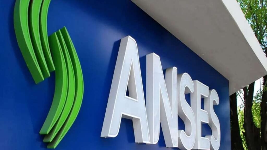 Se confirmó un nuevo aumento y bono para jubilados de ANSES en agosto