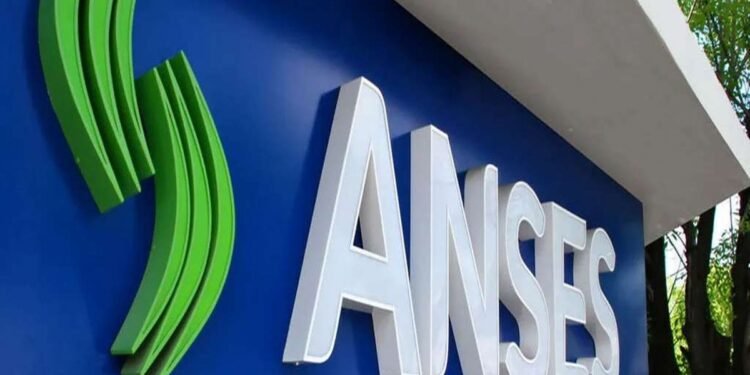 Se confirmó un nuevo aumento y bono para jubilados de ANSES en agosto