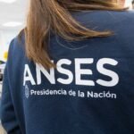 ¿Quién cobra sus jubilaciones y pensiones este lunes en ANSES?