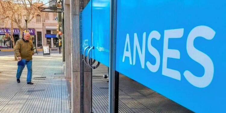 ANSES: quiénes cobran jubilaciones y asignaciones esta semana en agosto