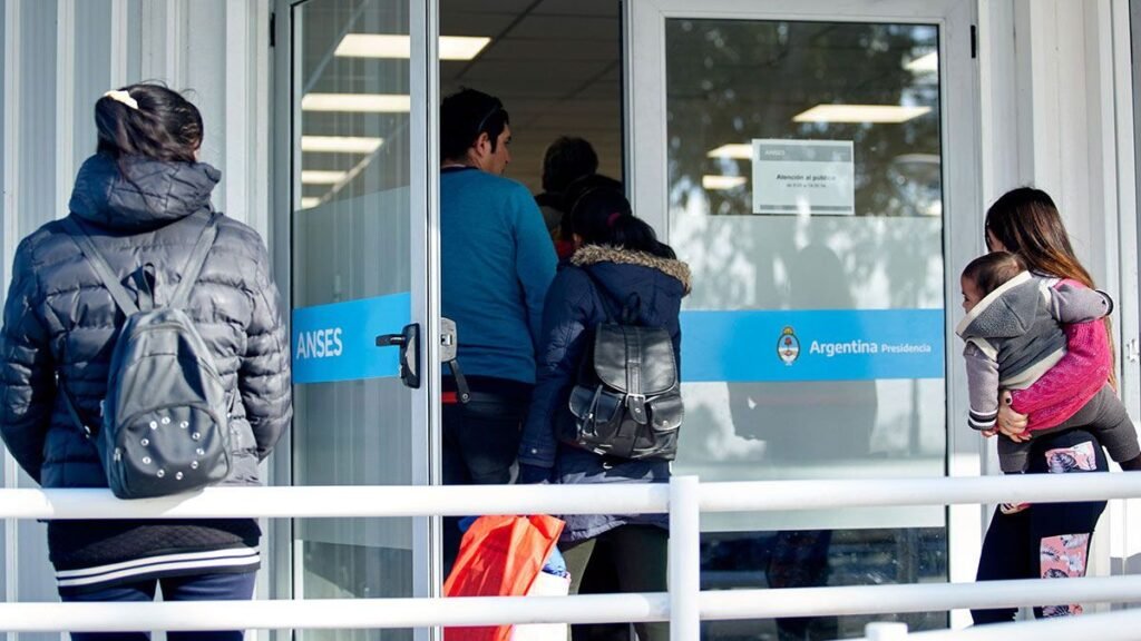 Calendario ANSES: ¿Quiénes cobran jubilaciones y AUH este jueves?