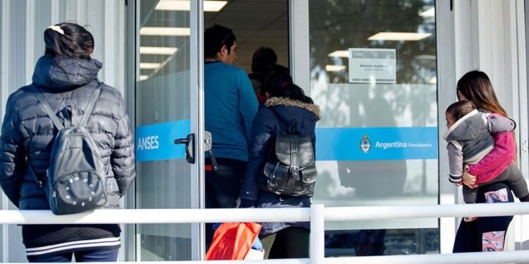 Calendario ANSES: ¿Quiénes cobran jubilaciones y AUH este jueves?
