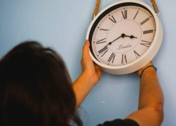 Diputados aprueban proyecto para modificar el huso horario en invierno