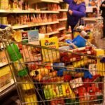 Las empresas envían nuevas listas de precios tras el aumento del dólar