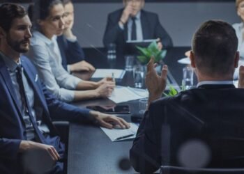 Crisis de residuos y ciberseguridad: la necesidad de normas ISO en el país