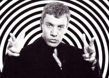 Impactante hallazgo en San Antonio de Areco: dos cuerpos en auto abandonado