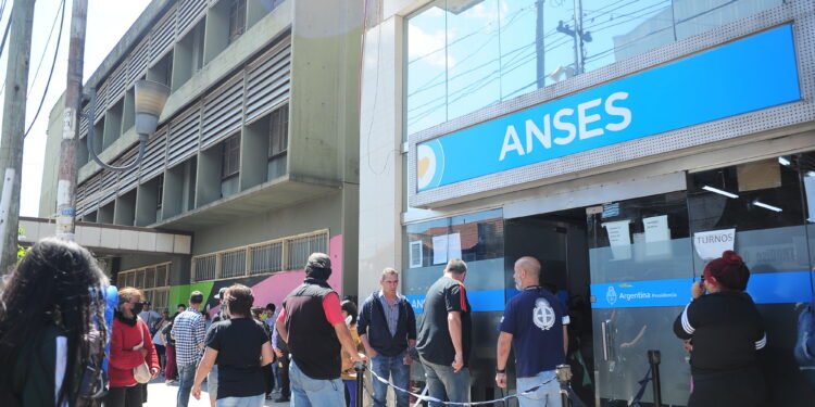 ANSES confirmó el cronograma de pagos de agosto: ¿qué aumentos hay?