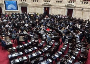 Oposición logra quórum en Diputados y avanza con aumento a universidades
