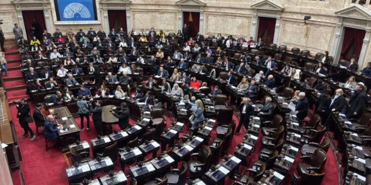 Oposición logra quórum en Diputados y avanza con aumento a universidades