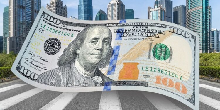 Dólar blue se dispara y expertos prevén una caída hasta $1.365 en agosto