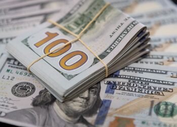 El dólar blue cae $5 y se ofrece a $1.325 en un mercado a la baja
