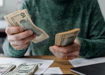 El dólar blue sube a $1.335, mientras los financieros se estancan