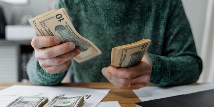 El dólar blue sube a $1.335, mientras los financieros se estancan