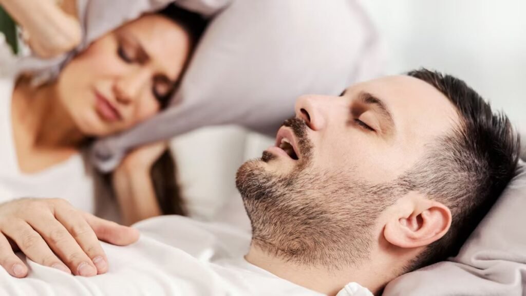 Ejercicio simple y efectivo promete acabar con los ronquidos en tres días