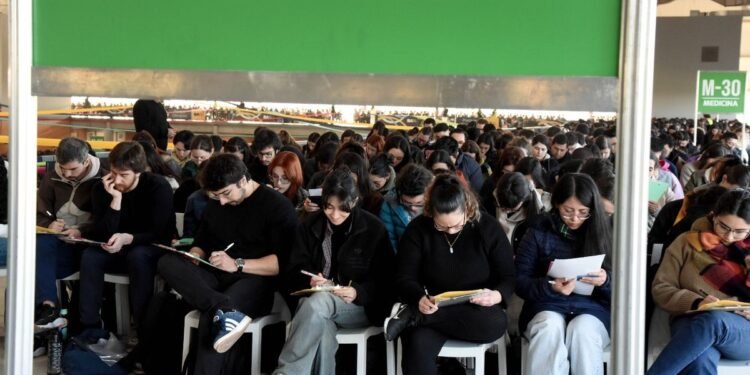 El Gobierno cambia la convalidación de títulos médicos tras denuncias de fraude