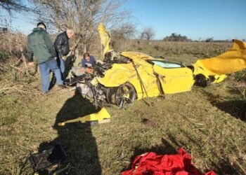 Conductor de Ferrari sale ileso tras despiste y choque en San Vicente